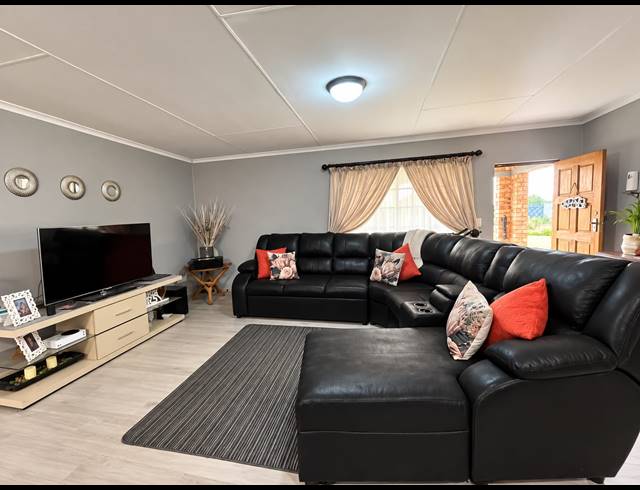 3 BEDROOM HOUSE FOR SALE IN RIVERSDALE